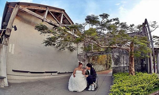 兩人在幾米主題公園拍攝婚紗。（圖片來源：輪子出走臉書）