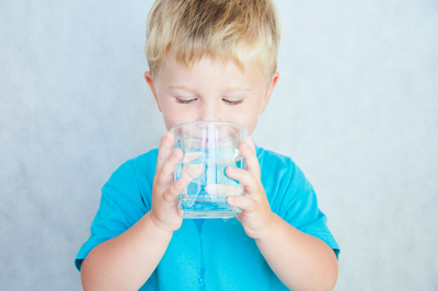 child-drinking-water
