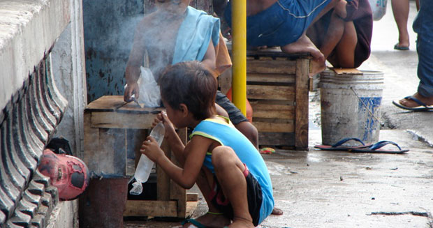 印度大城巿充斥在街頭乞食的兒童及人們。（圖片摘自網路）