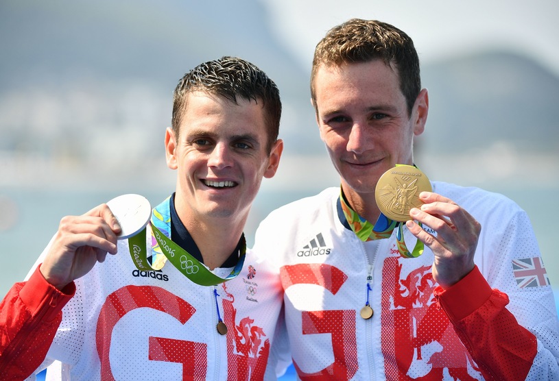 今年里約奧運，兄弟倆在鐵人三項比賽分別拿下了金銀牌。(圖片來源：http://i.iplsc.com/)