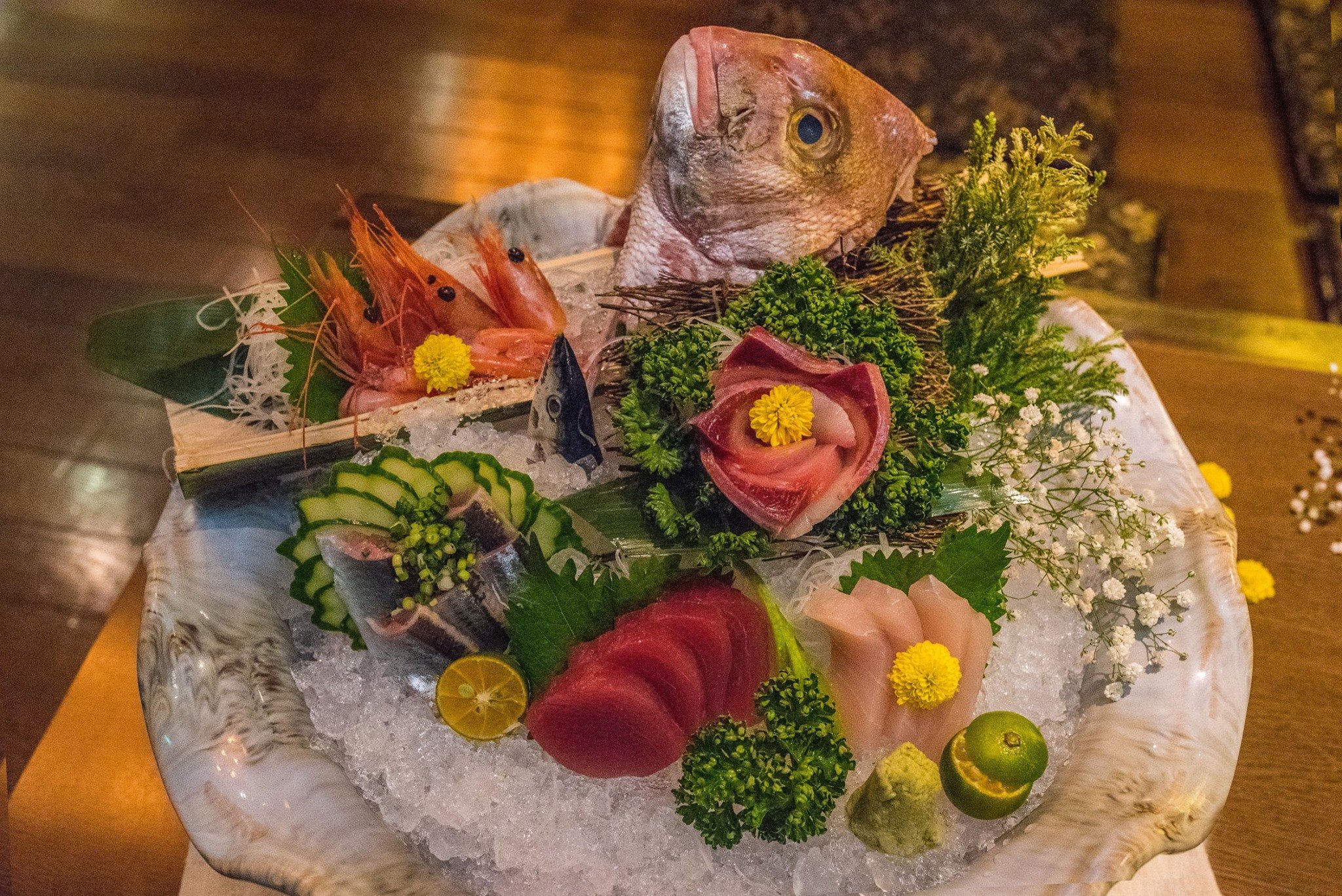 搭配上晶瑩剔透的生魚片，鮮魚料理也能光彩奪目(圖片來源：勝喜-創作日式料理　臉書）